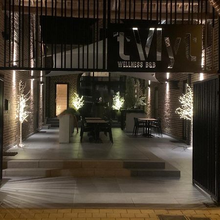 'T Vlyt Vakantiehuis-Wellness Acomodação com café da manhã Riemst Exterior foto