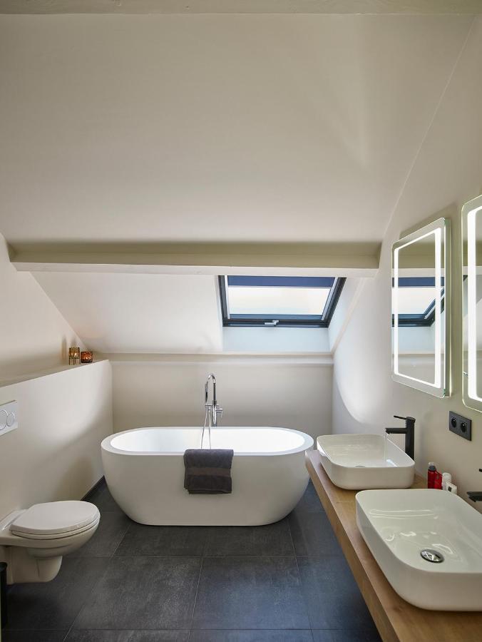 'T Vlyt Vakantiehuis-Wellness Acomodação com café da manhã Riemst Exterior foto
