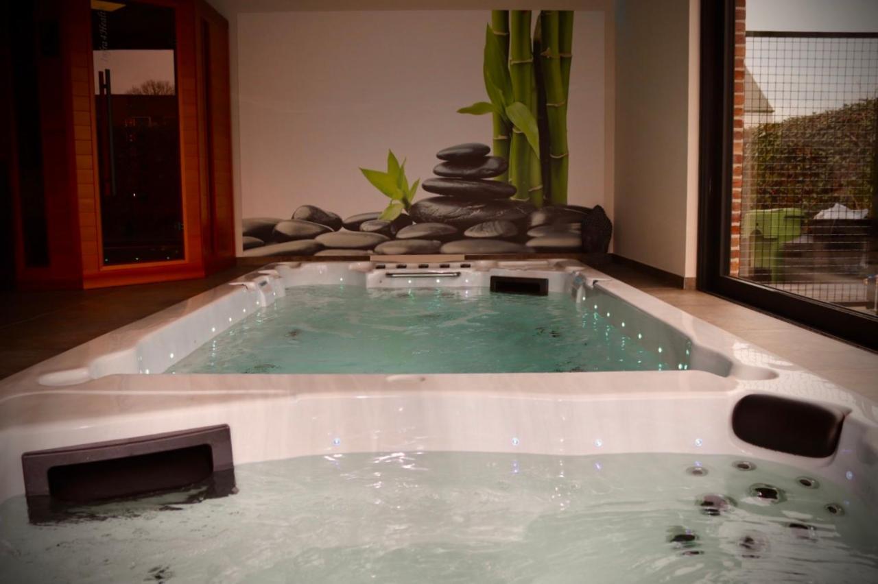 'T Vlyt Vakantiehuis-Wellness Acomodação com café da manhã Riemst Exterior foto